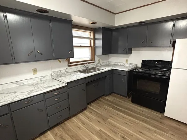 403 W 6th St, Cedar Falls, IA 50613