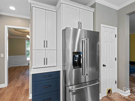 4th image of 121 Middleton Pl