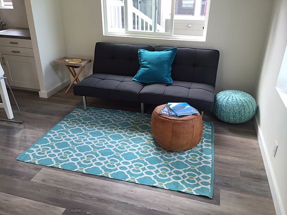 Comfy & bright living room