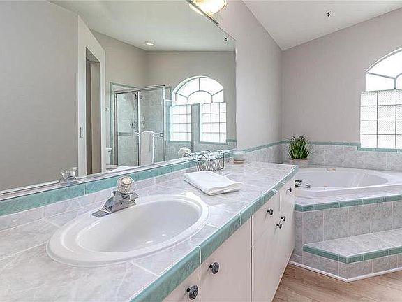 4th image of 1827 Winwood Dr