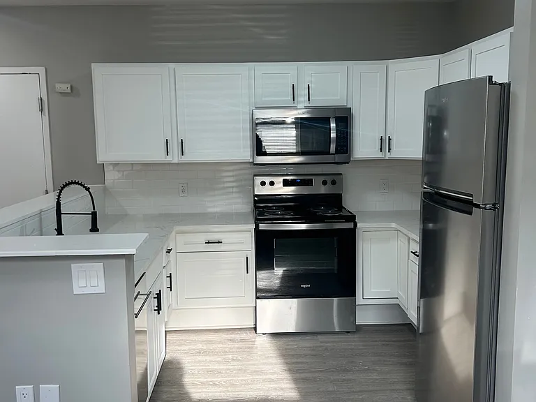 Austin Manor Apartments — Photo 24