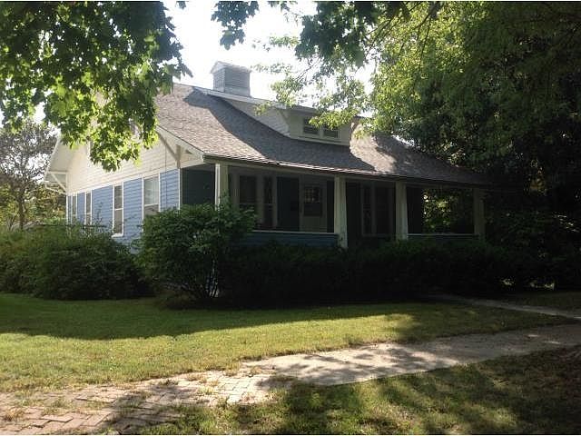 1st image of 601 E Kaskaskia St
