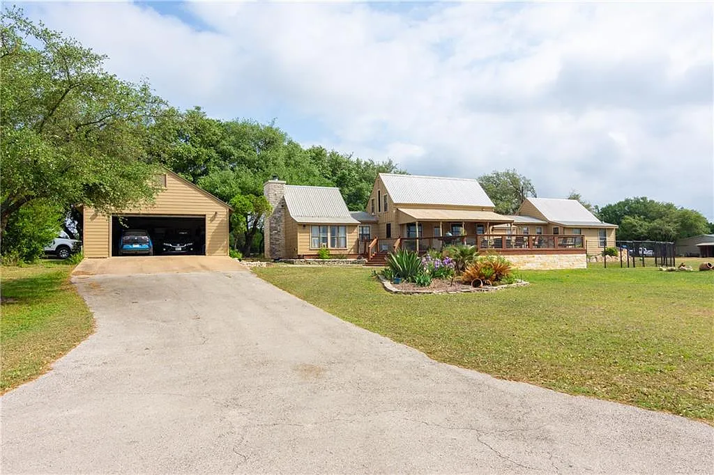 4 bed, 3.0 bath, 3353 sqft, $6,500 — Photo 3