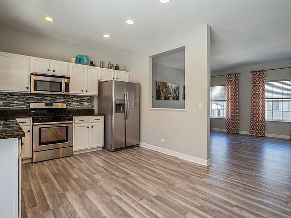 5th image of 225 Monarch Dr