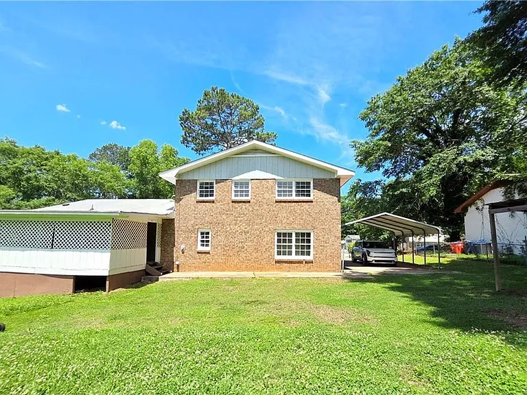 6684 Londonderry Dr — Photo 3