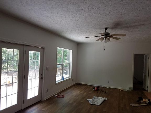 2nd image of 1086 Reidie Ln