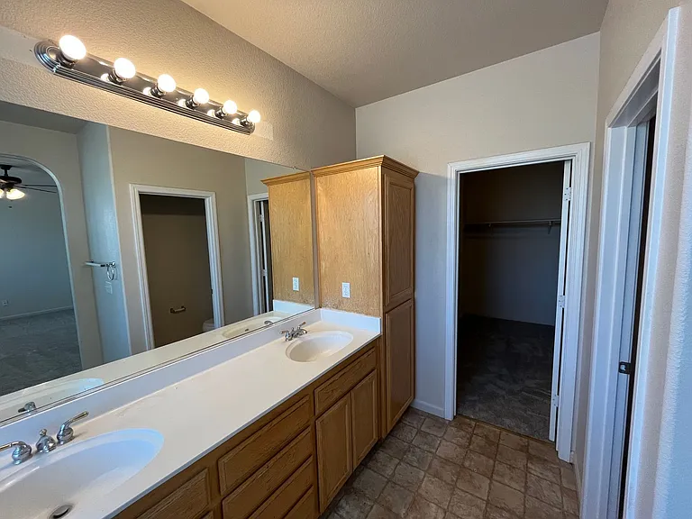 9409 Silver Bridle Way — Photo 4