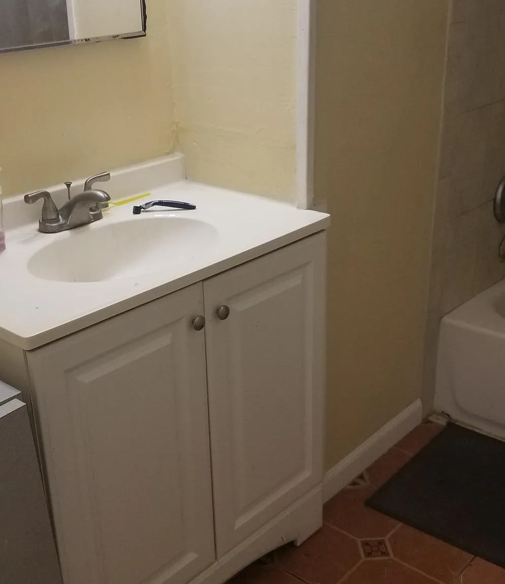 3 bed, 1000 sqft, $3,000 — Photo 4