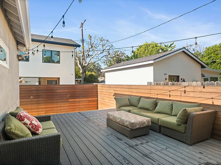 2813 Military Ave — Photo 41