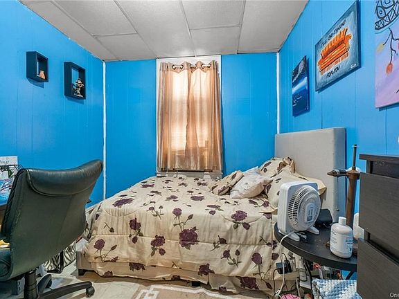 4th image of 1530 Commonwealth Ave