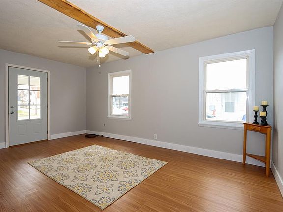 4th image of 1136 Saint Clair Ave