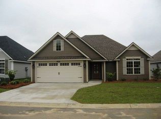 4216 Shadow Garden Dr, Hahira, GA 31632