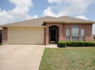 2004 Southwood Trl, Grand Prairie, TX 75052