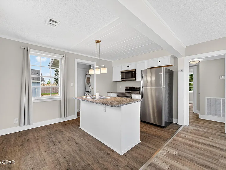 1114 McKenzie Ave #A — Photo 8
