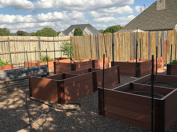 There are 14 garden beds