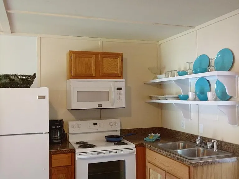The studio unit has its own fully equipped kitchen, a full bathroom, full size bed, computer work station. Electric, water, and wi-fi included.
More photos coming soon.