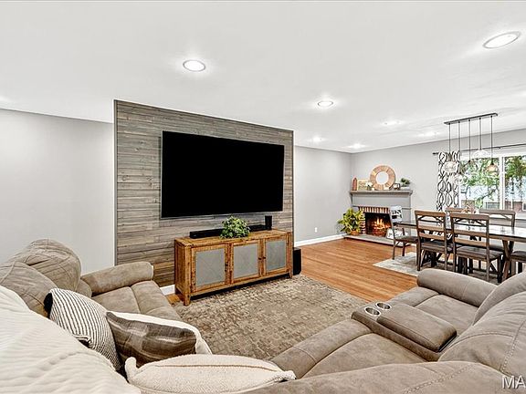 3rd image of 805 Lesparre Dr