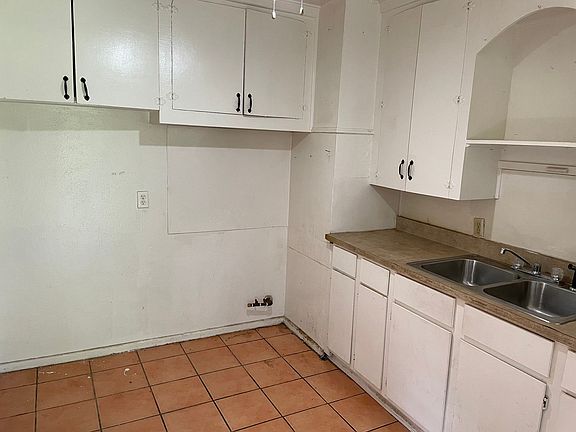 2nd image of 3841 Milton St