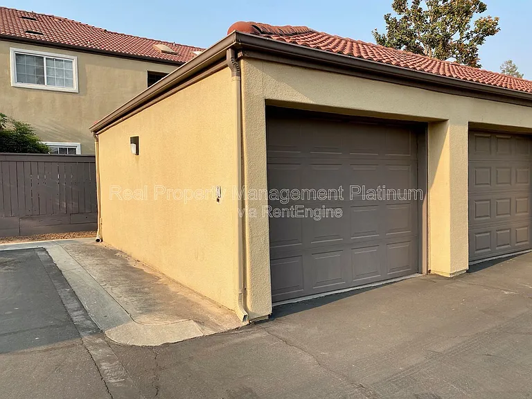8153 N Cedar Ave #212 — Photo 30