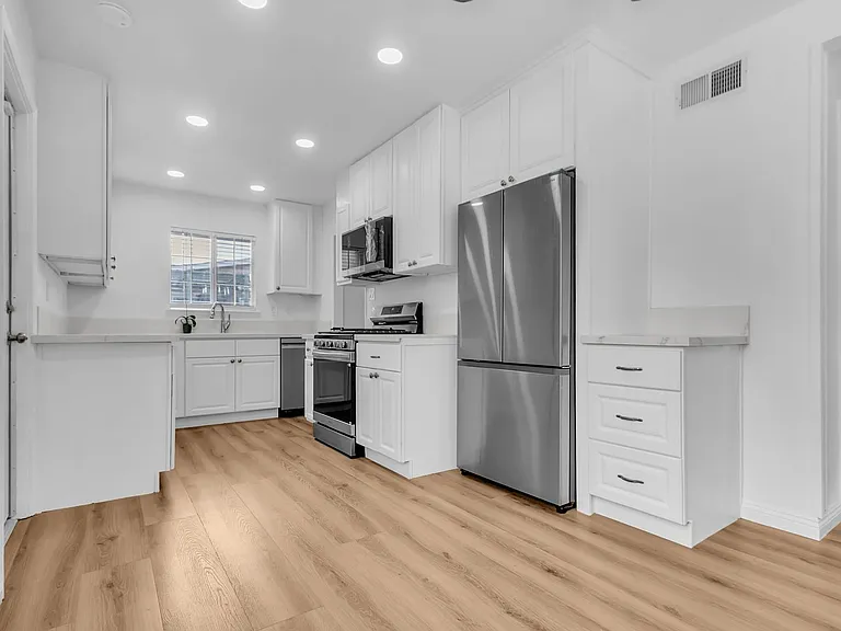 2502 S Olive St — Photo 7