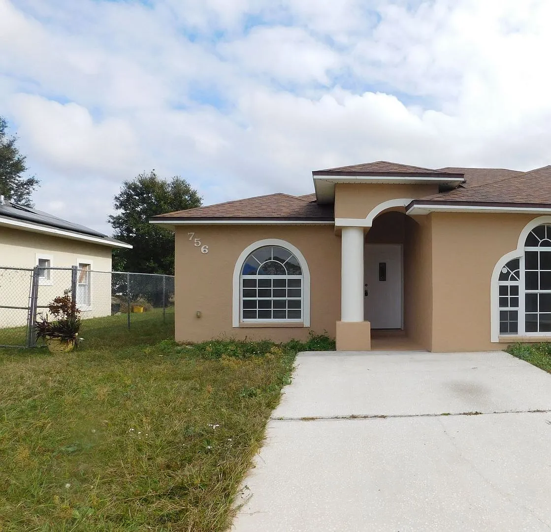 Free Rent 1/2 Duplex In Poinciana — Photo 3