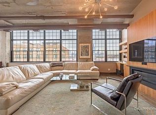 17 N Loomis St APT 4F, Chicago, IL 60607