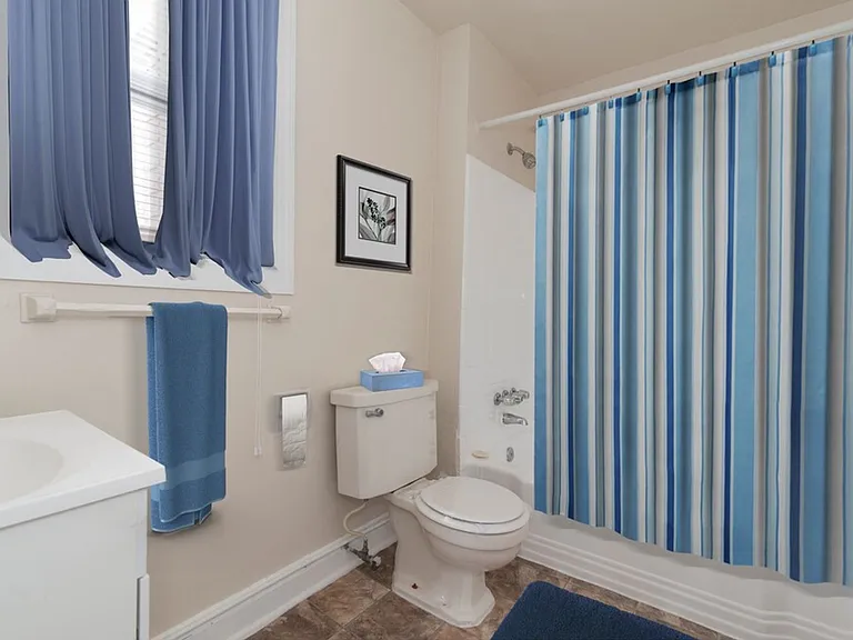 Oaklee Village Apartments — Photo 9
