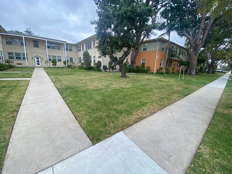 1000-1050 E San Antonio Dr — Photo 1