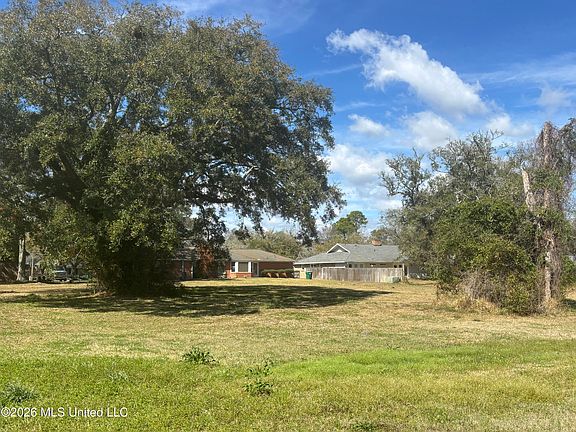 3rd image of 1447 Mill Rd
