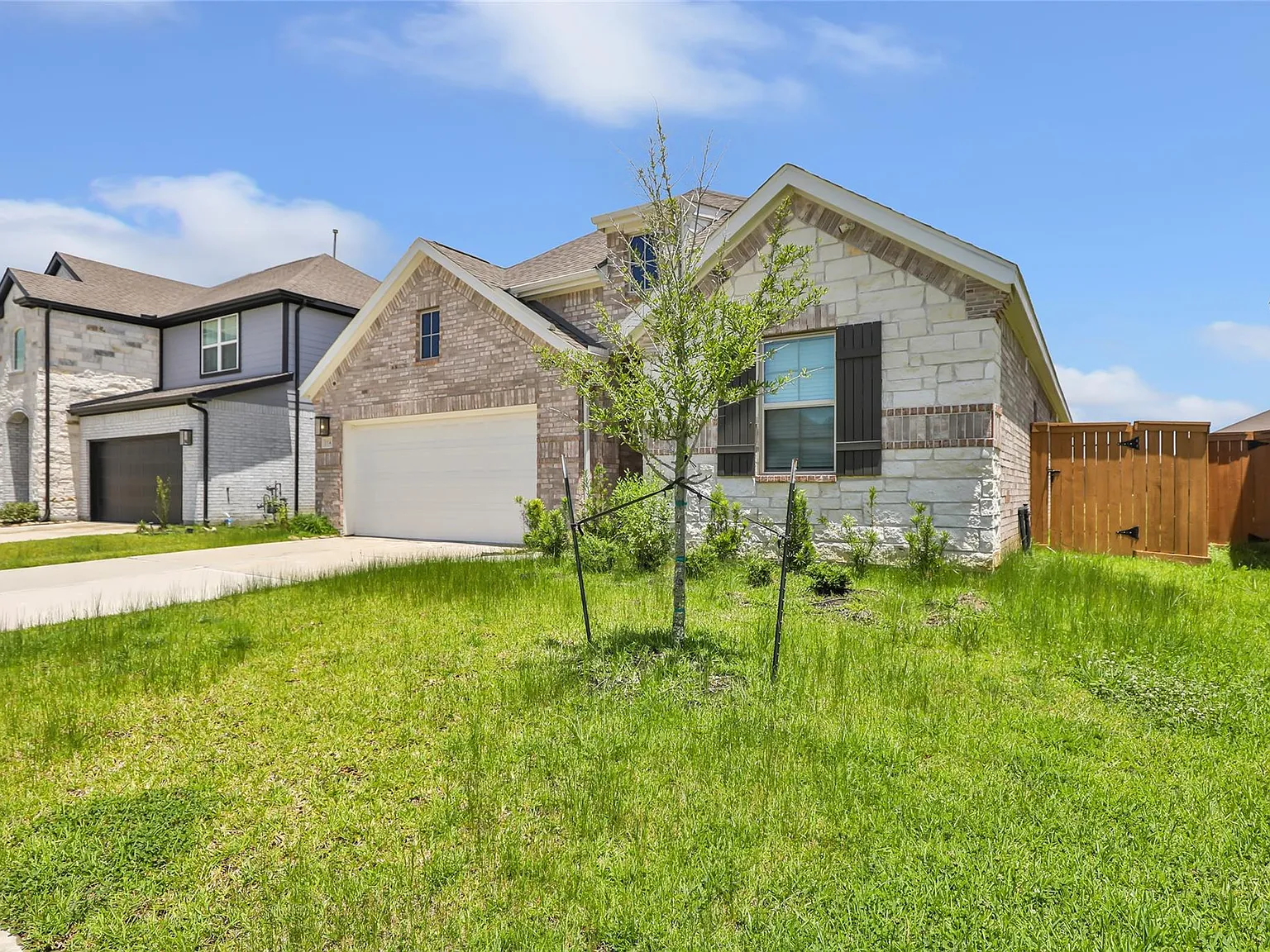 4 bed, 3.0 bath, 2204 sqft, $2,600 — Photo 3