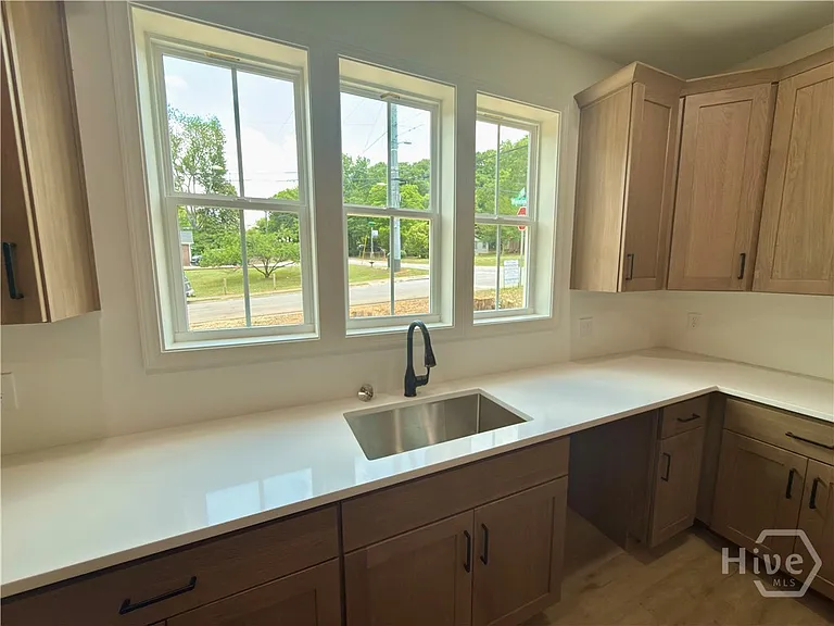 294 Moreland Ave — Photo 7