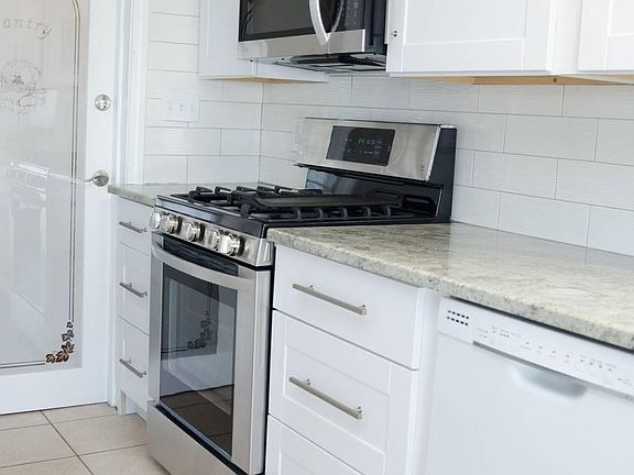 3rd image of 59 Grovers Ave #1