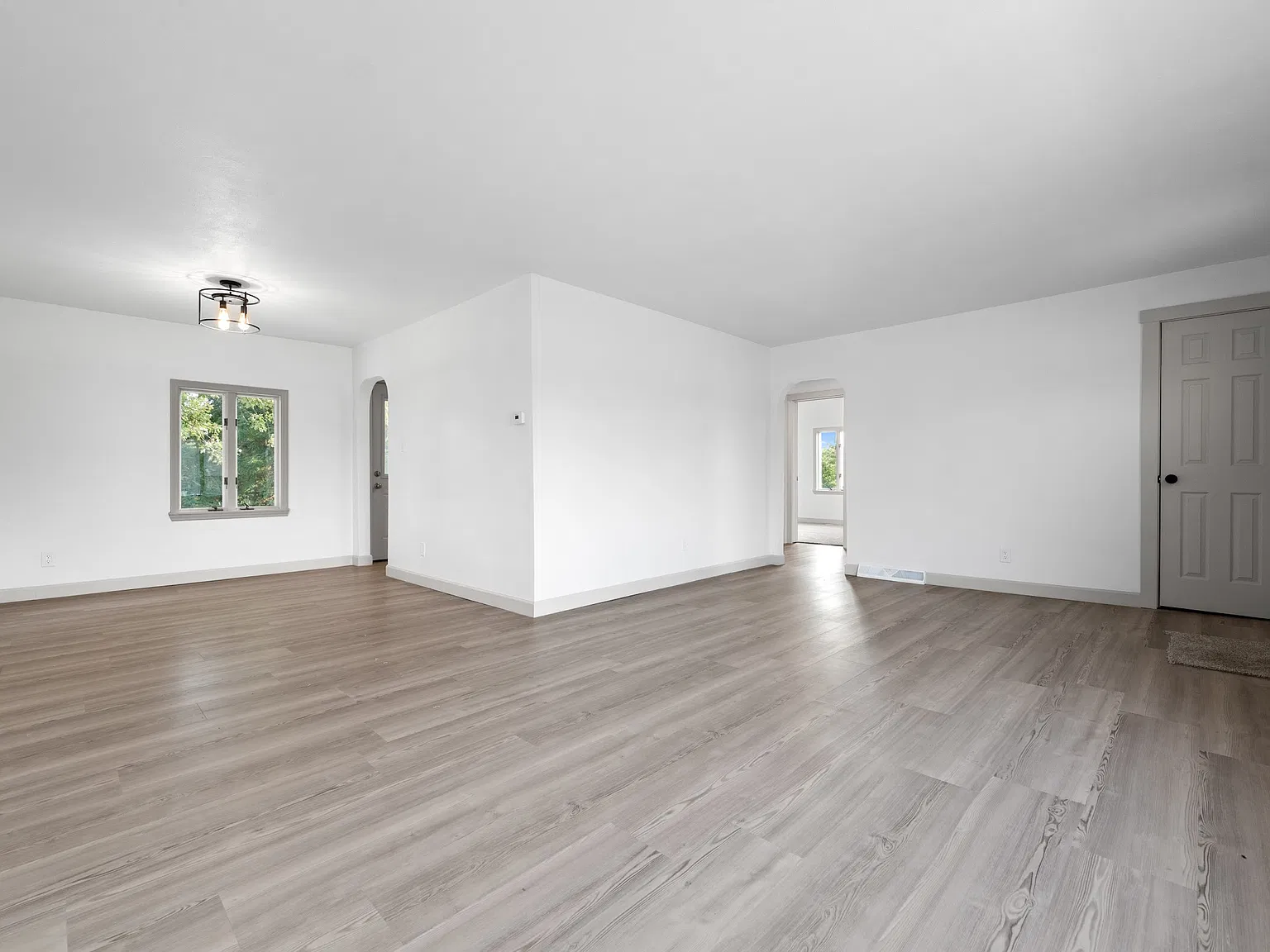 3 bed, 1129 sqft, $2,400 — Photo 4