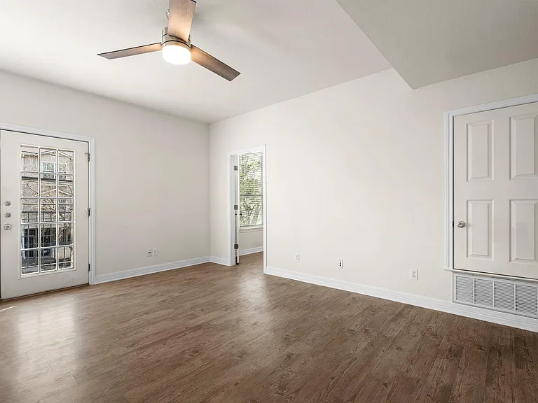 1100 W 25th St #101 — Photo 27