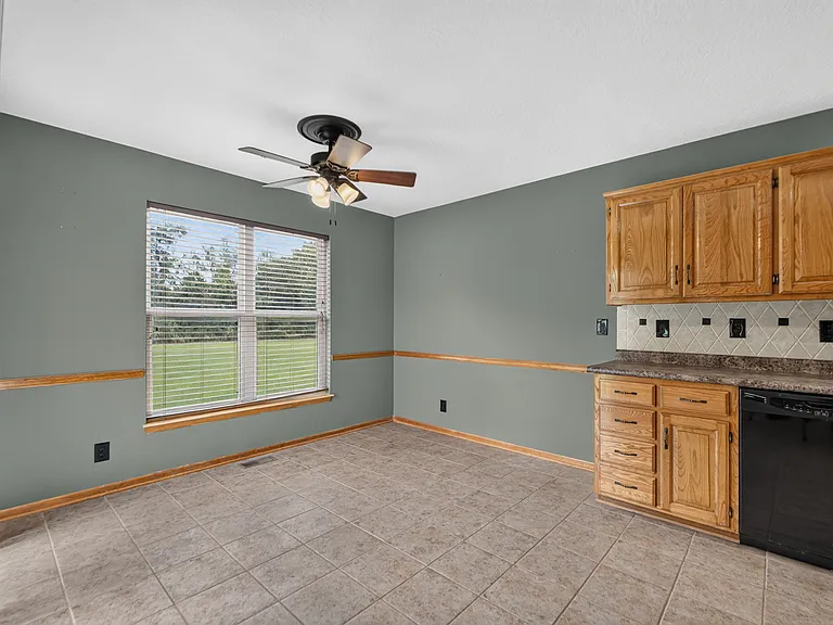 14802 Robinson St — Photo 9