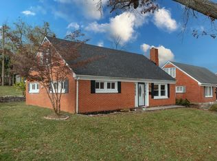 403 Creekview Dr, Paris, KY 40361