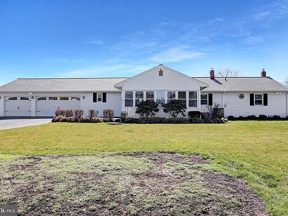 2nd image of 1902 Patricia Ct