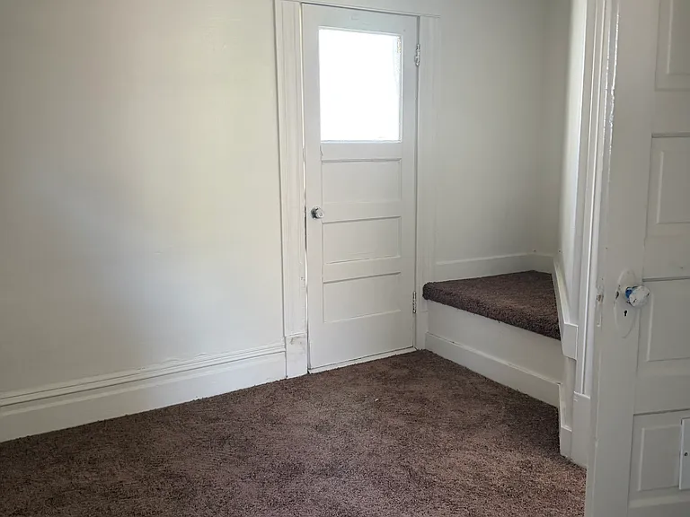 643 W Poplar St — Photo 1
