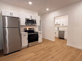 28 Lee St, Worcester, MA