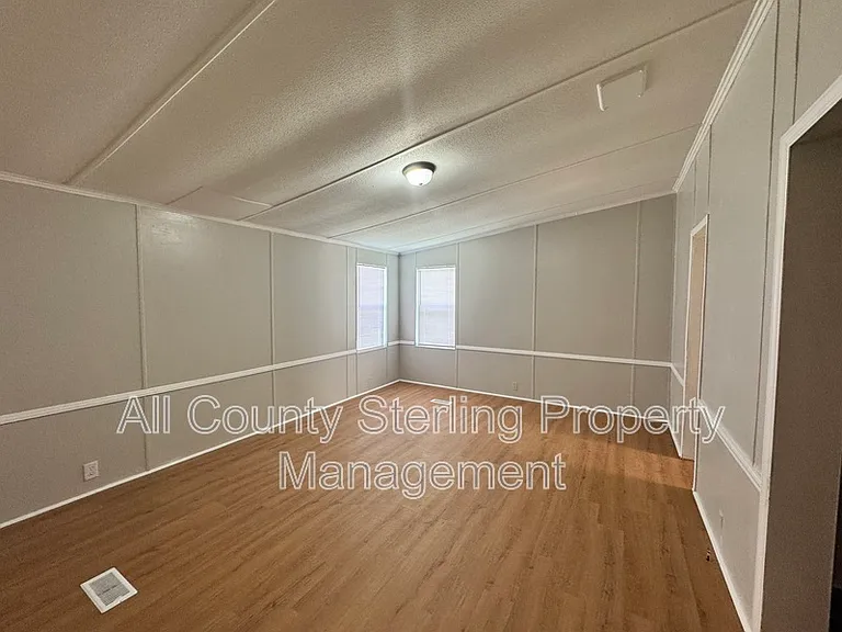 579 SE Baker Ave — Photo 8
