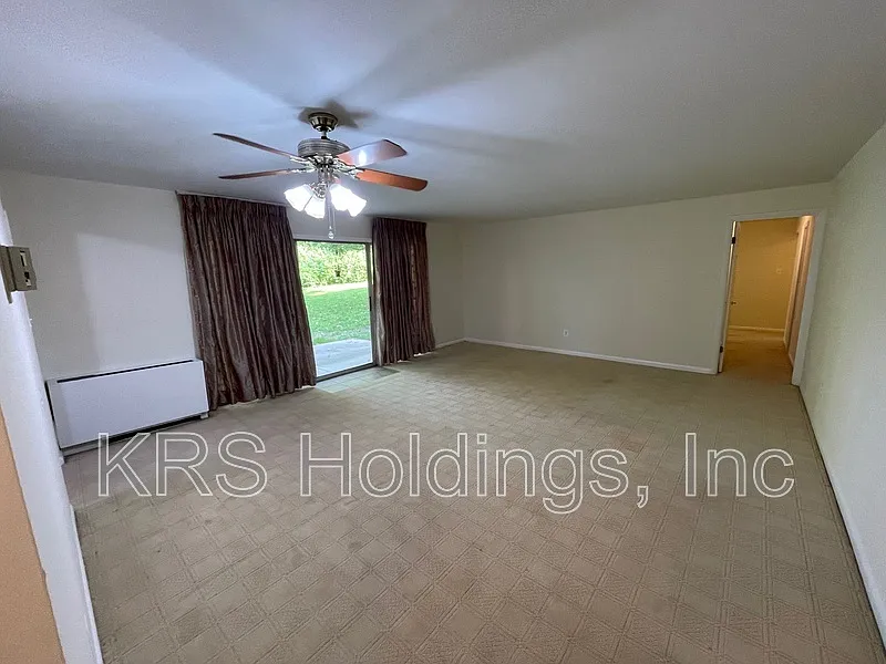 3 bed, 2.0 bath, 1190 sqft, $2,500 — Photo 2