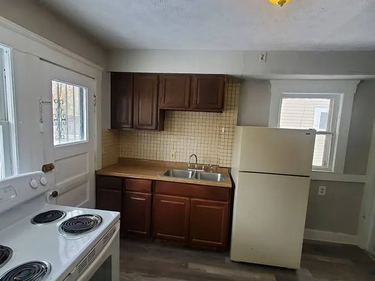 14205 Savannah Ave — Photo 18