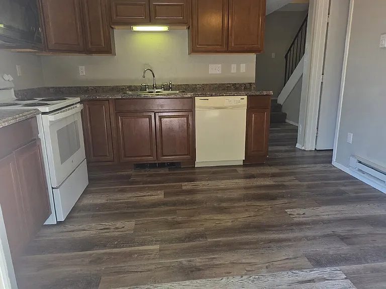 1162 Darby St — Photo 18