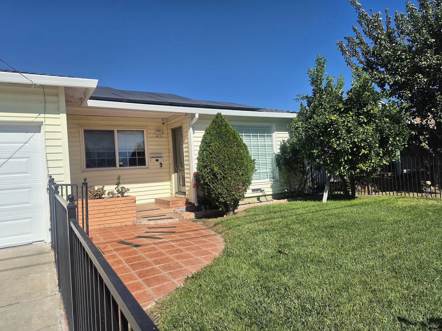 3 bed, 1168 sqft, $3,900 — Photo 3