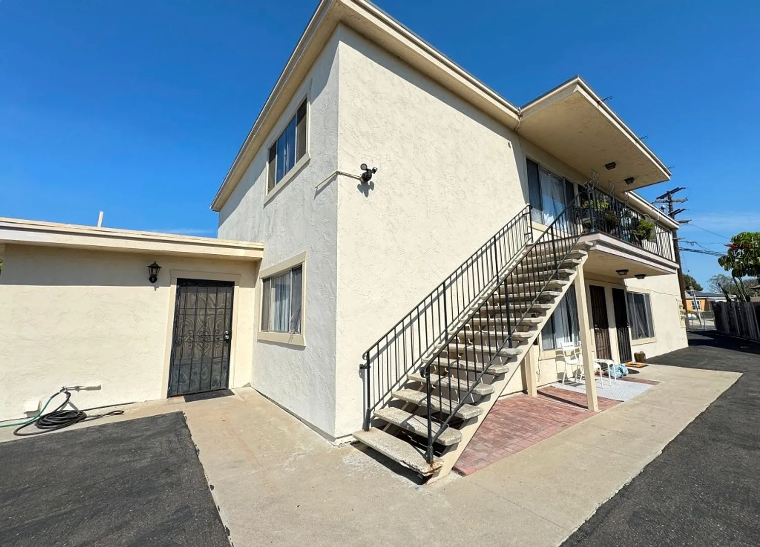 Spacious 2BD/1BA Apartment in Azalea Park neighborhood in City Heights — Photo 2
