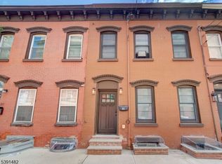 16 Eagles St, Newark, NJ 07102