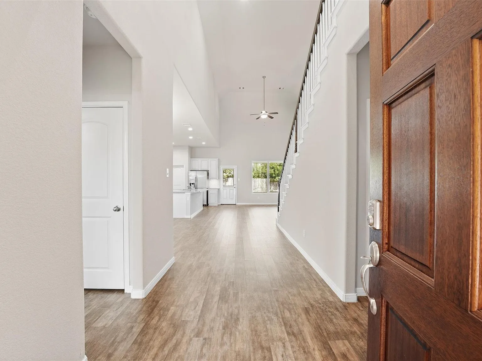 5 bed, 3.0 bath, 2802 sqft, $2,850 — Photo 3