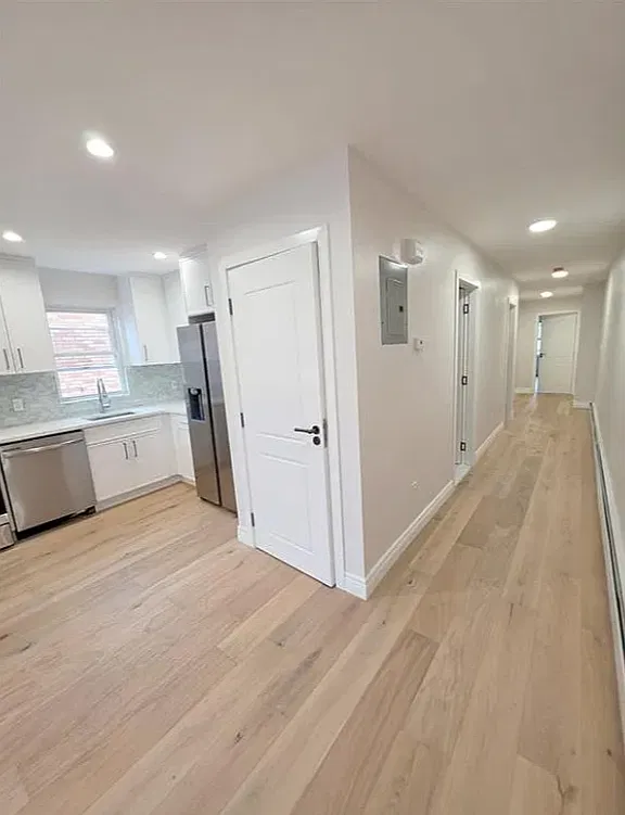 2 bed, 800 sqft, $3,058 — Photo 3