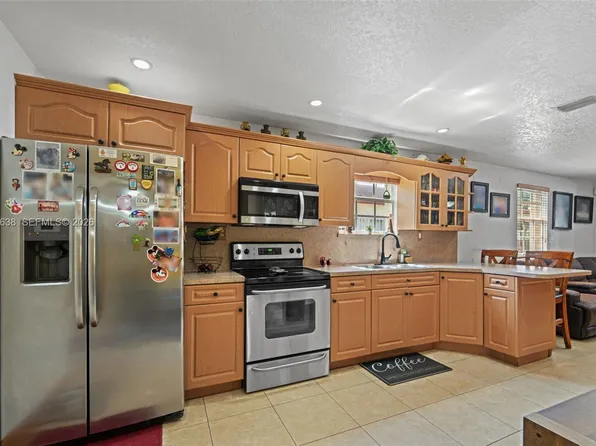 3140 NW 59th St, Miami, FL 33142