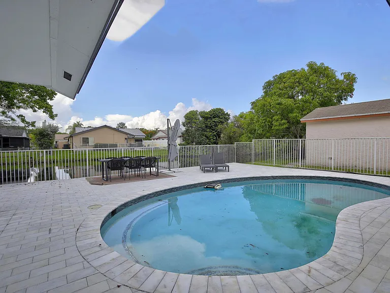 16709 SW 5th Ct — Photo 37